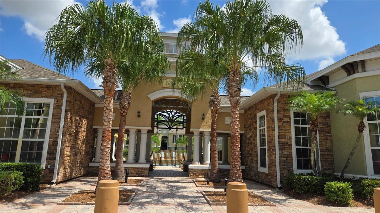 10021 Courtney Palms Boulevard, Unit 303, Tampa, FL 33619 Main Photo