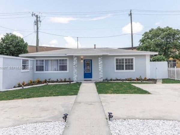 935 NE 164th St, North Miami Beach, FL 33162