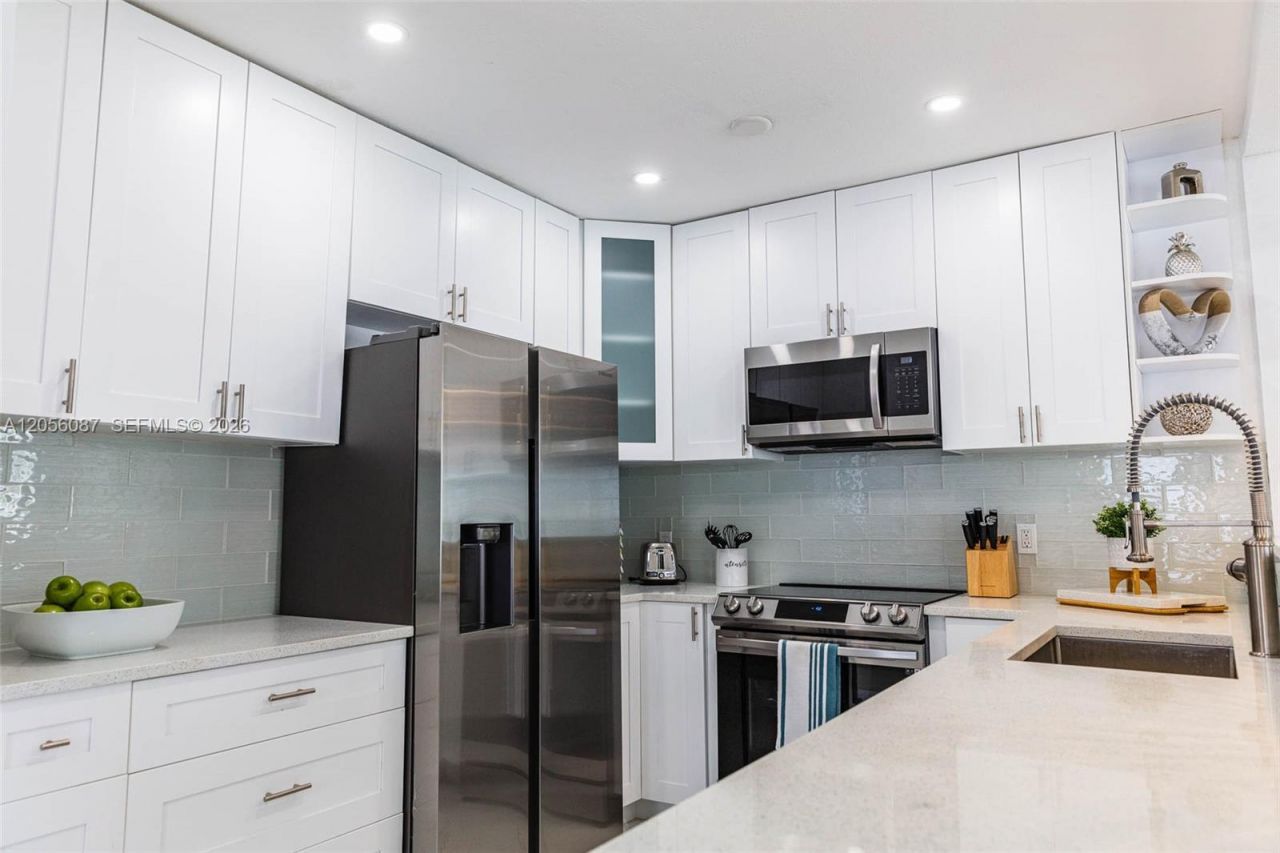 935 NE 164th St, North Miami Beach, FL 33162 Photo