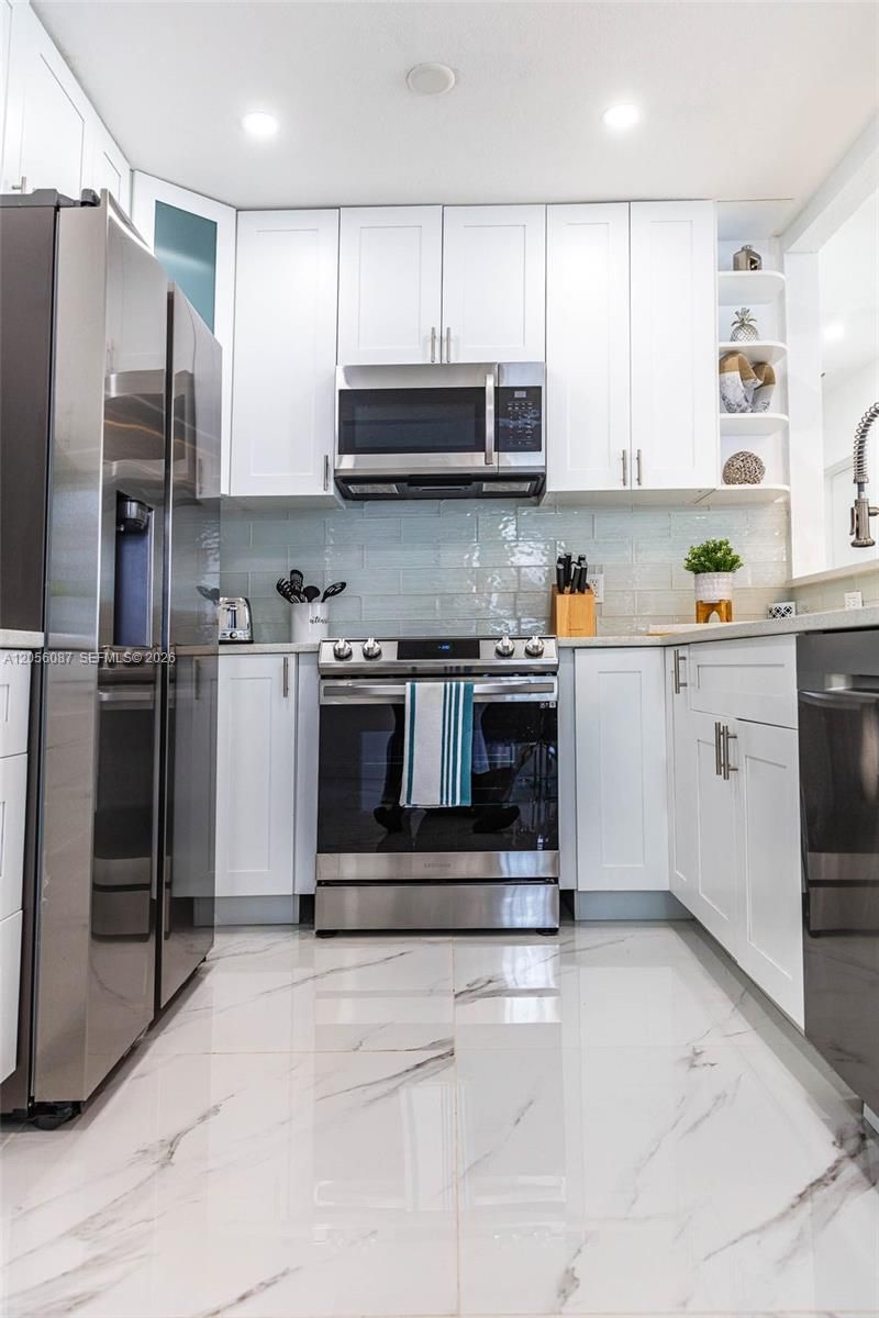 935 NE 164th St, North Miami Beach, FL 33162 Photo