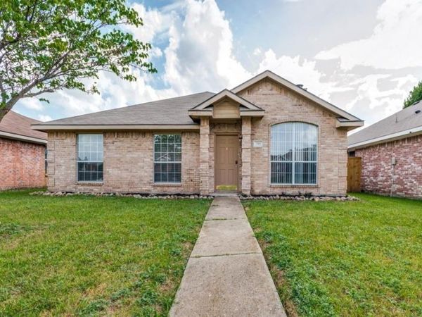 709 Catalina Drive , Lancaster, TX 75146