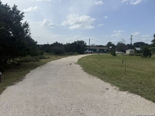 572 RIVER BLUFF CIR, Pipe Creek, TX 78063