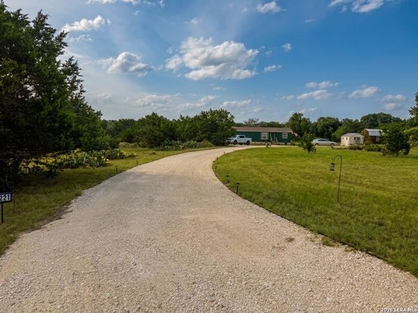 572 RIVER BLUFF CIR, Pipe Creek, TX 78063