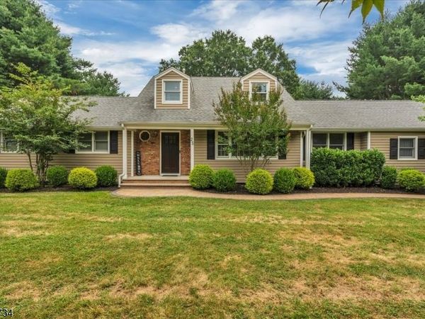 25 Nedshire Dr, Middletown, NJ 07748