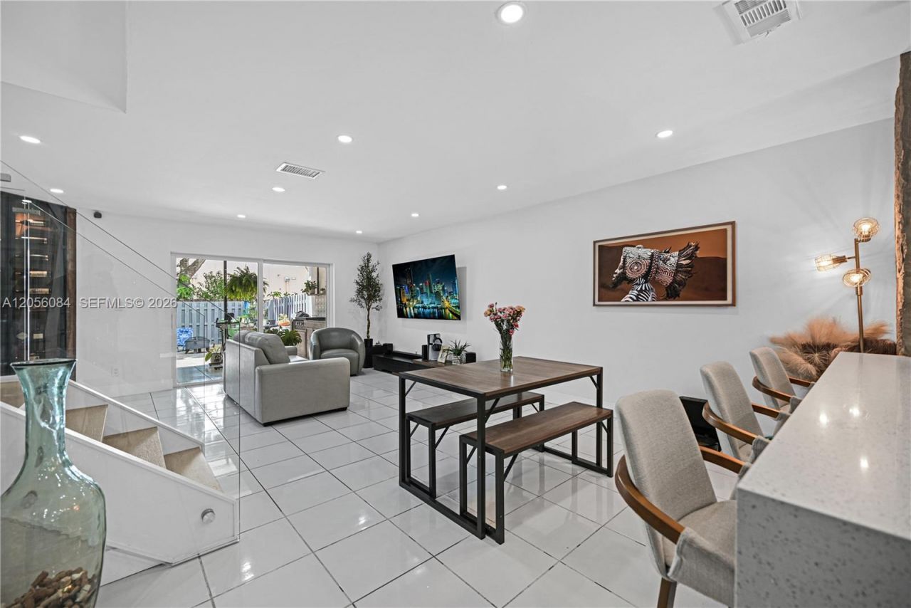 10372 NW 3rd St, Pembroke Pines, FL 33026 Photo