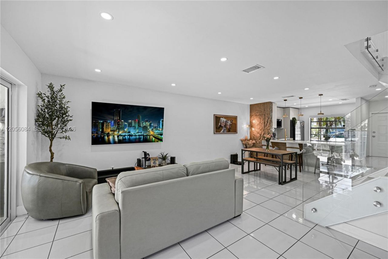 10372 NW 3rd St, Pembroke Pines, FL 33026 Photo