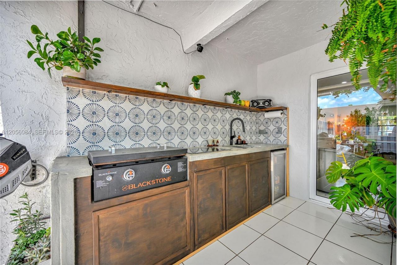 10372 NW 3rd St, Pembroke Pines, FL 33026 Photo
