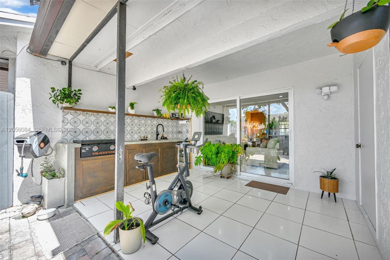 10372 NW 3rd St, Pembroke Pines, FL 33026 Photo