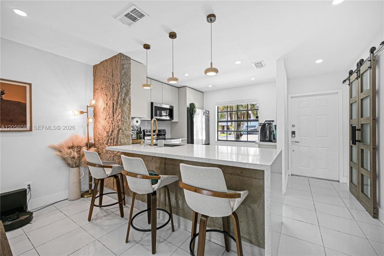 10372 NW 3rd St, Pembroke Pines, FL 33026 Photo