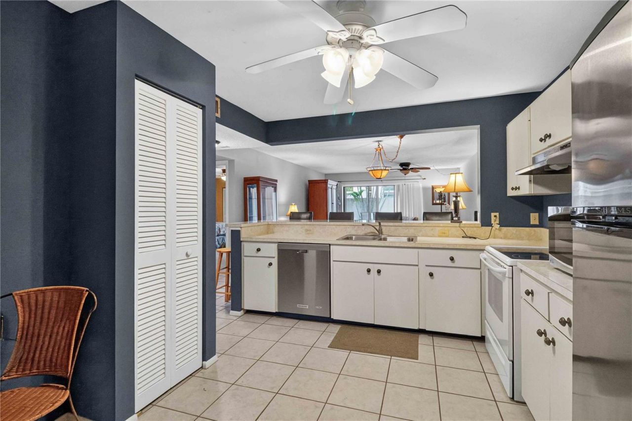 755 Oakview Drive, Bradenton, FL 34210 Photo
