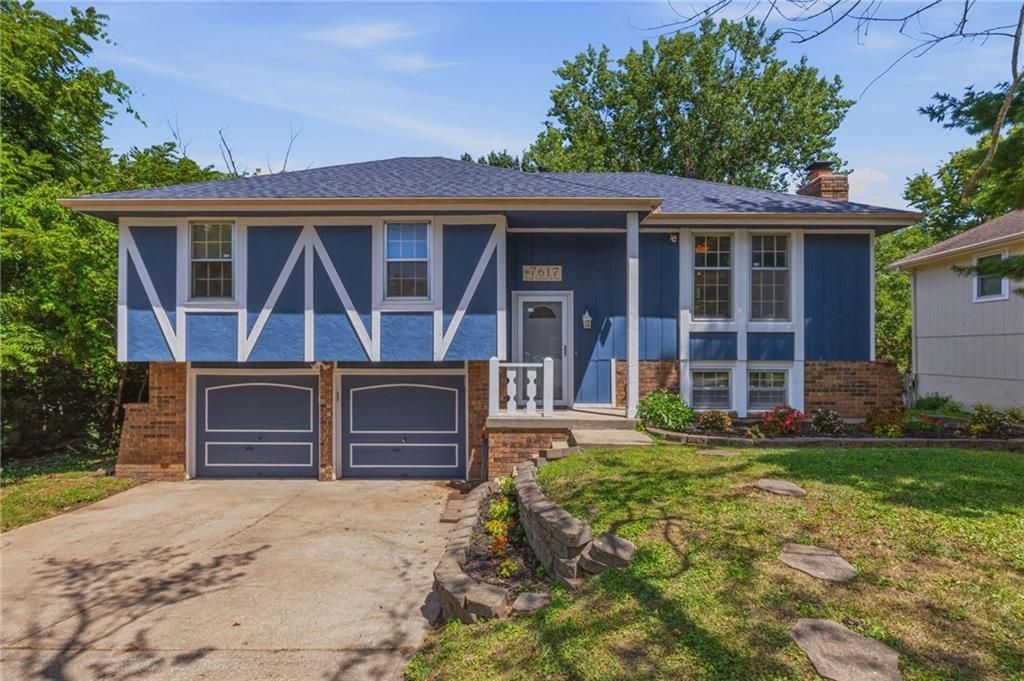 7617 N Stoddard Avenue, Kansas City, MO 64152 Main Photo