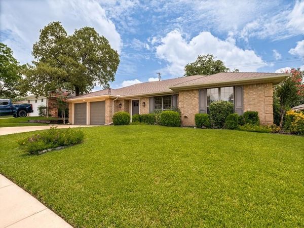 1620 Post Oak Drive, Bedford, TX 76021
