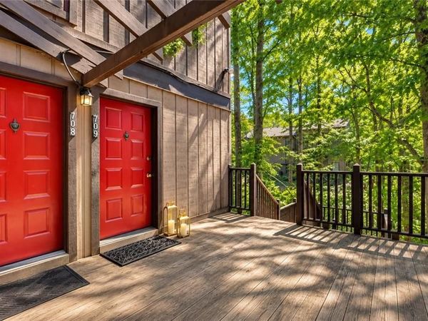 709 River Run Drive , Sandy Springs, GA 30350