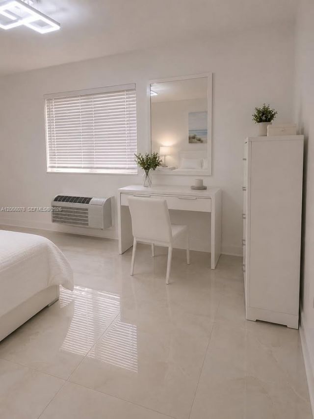 450 77th St, Unit 2, Miami Beach, FL 33141 Photo