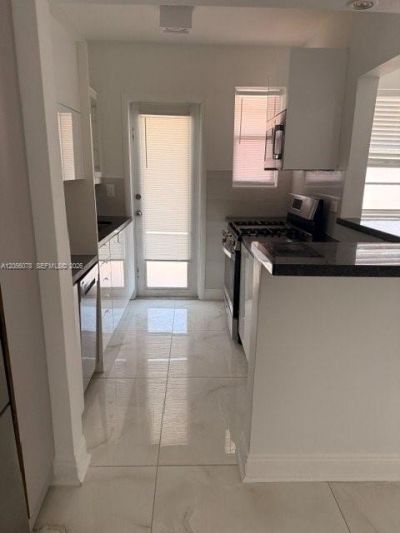 450 77th St, Unit 2, Miami Beach, FL 33141 Photo