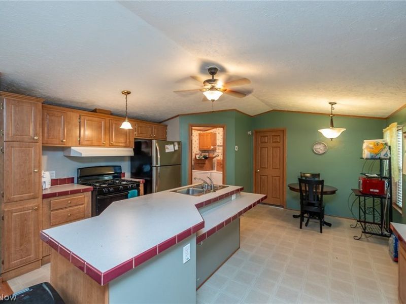 15 Elgin Oval, Olmsted Township, OH 44138 Photo 11
