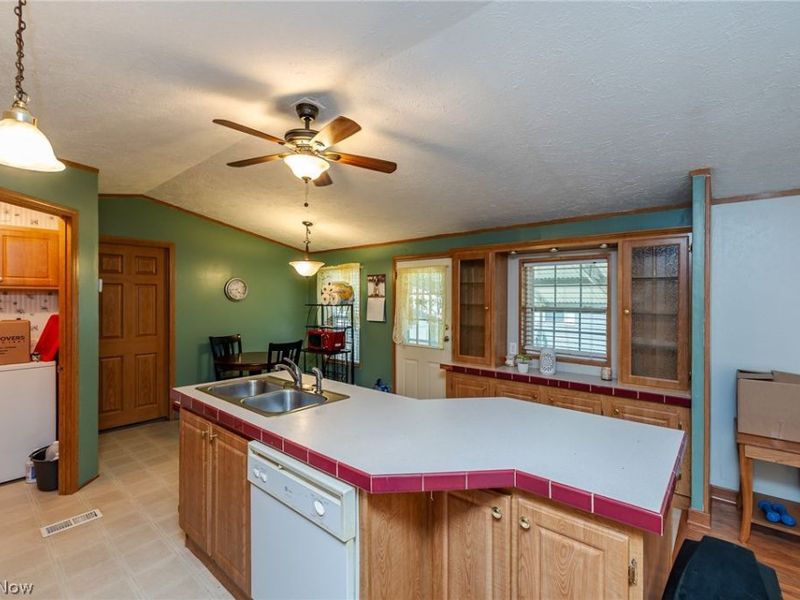 15 Elgin Oval, Olmsted Township, OH 44138 Photo 14