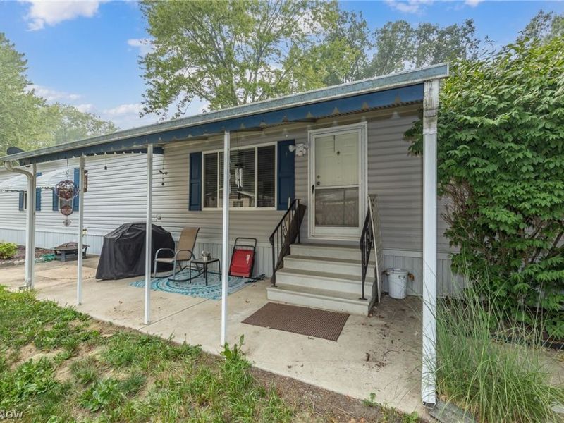 15 Elgin Oval, Olmsted Township, OH 44138 Photo 2
