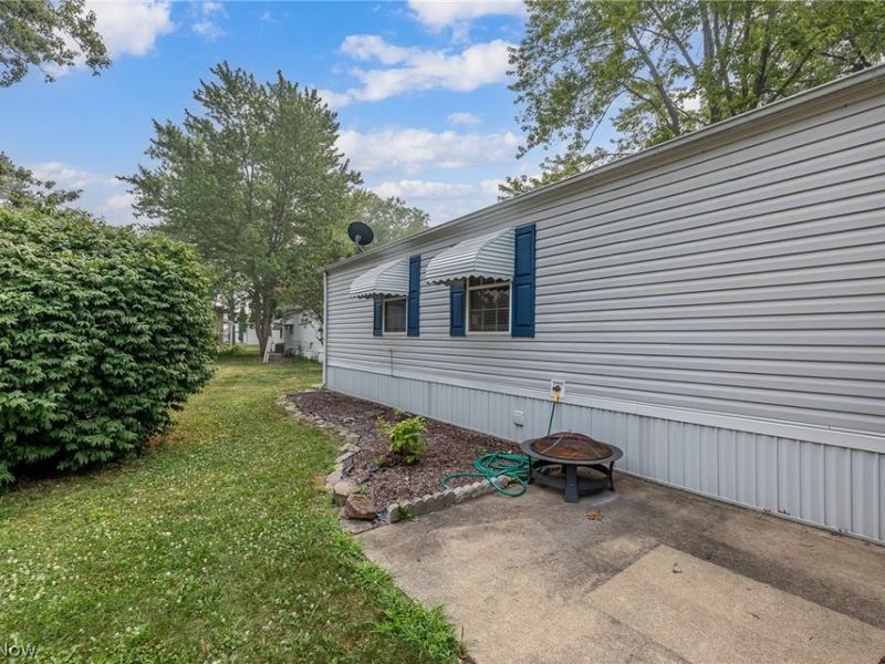15 Elgin Oval, Olmsted Township, OH 44138 Photo 3