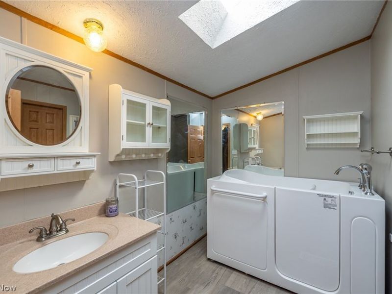 15 Elgin Oval, Olmsted Township, OH 44138 Photo 6