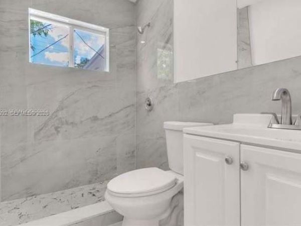 230 N Adamâ??s st , Daytona, FL 32114