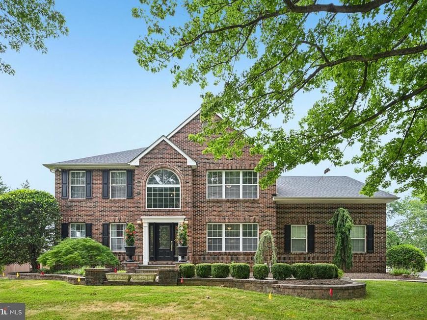 415 Hidden Oaks Drive, Yardley, PA 19067 Main Photo