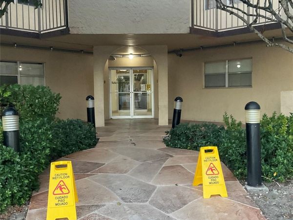 6201 N FALLS CIR Drive, Unit 309, Lauderhill, FL 33319