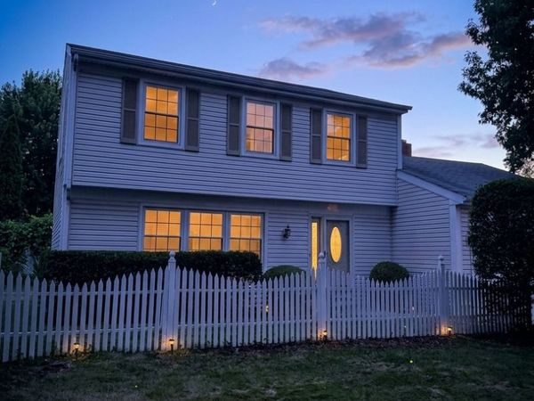 10 Mayflower Road , Vernon Hills, IL 60061
