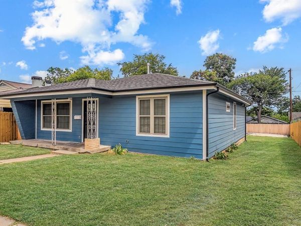 917 E Jessamine Street , Fort Worth, TX 76104