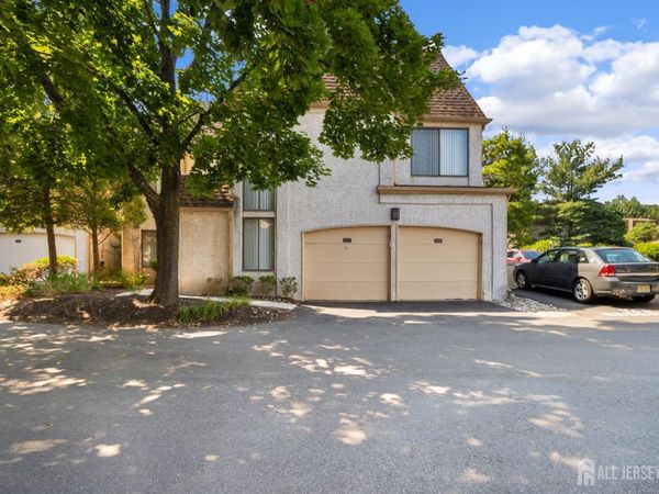 124 Park Gate Drive, Edison, NJ 08820