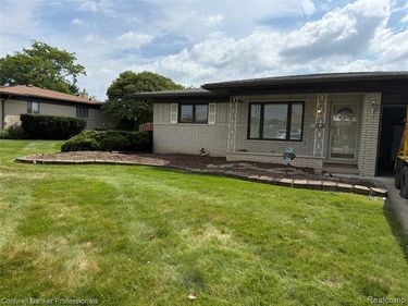 36544 Thomas Drive, Sterling Heights, MI 48312