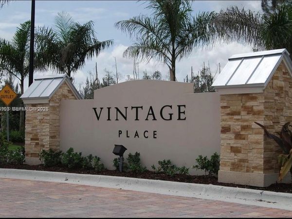 7022 NW 102nd Pl, Doral, FL 33178