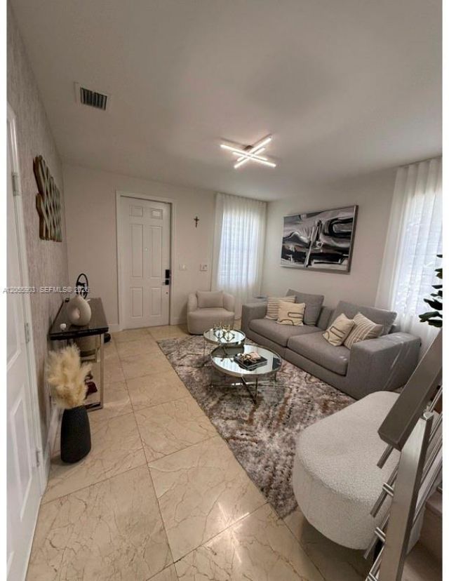 7022 NW 102nd Pl, Doral, FL 33178 Photo