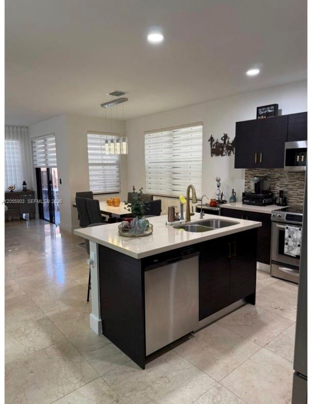 7022 NW 102nd Pl, Doral, FL 33178 Photo