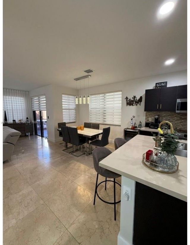 7022 NW 102nd Pl, Doral, FL 33178 Photo