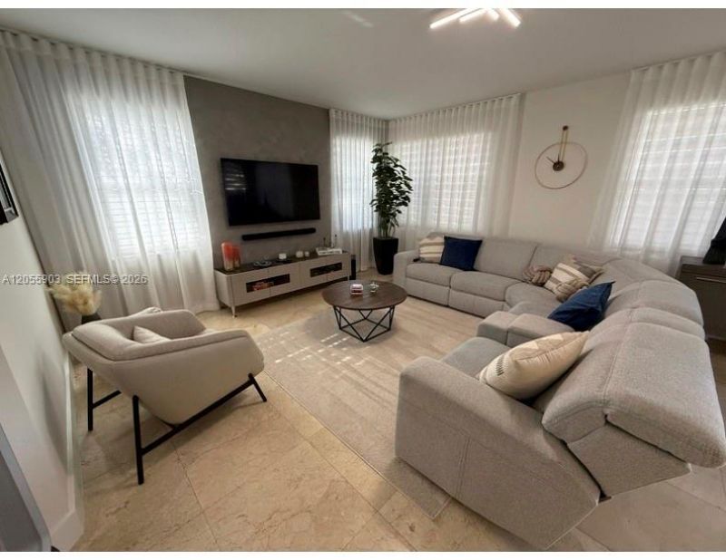 7022 NW 102nd Pl, Doral, FL 33178 Photo