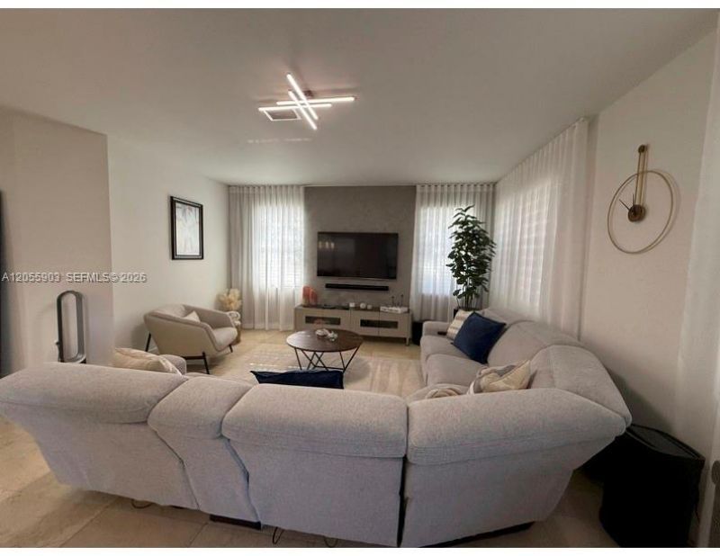 7022 NW 102nd Pl, Doral, FL 33178 Photo