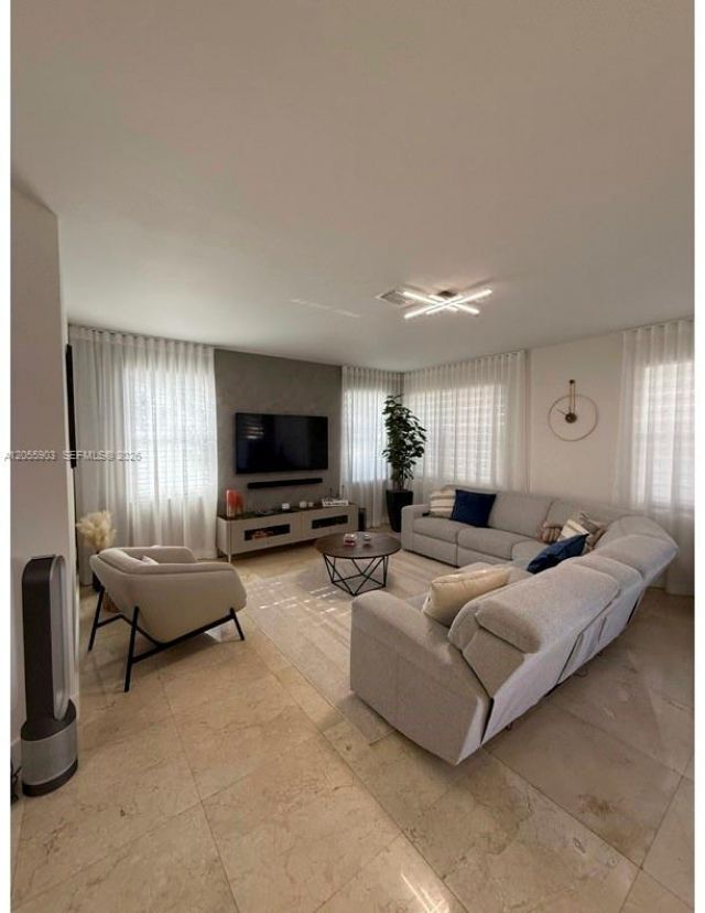7022 NW 102nd Pl, Doral, FL 33178 Photo