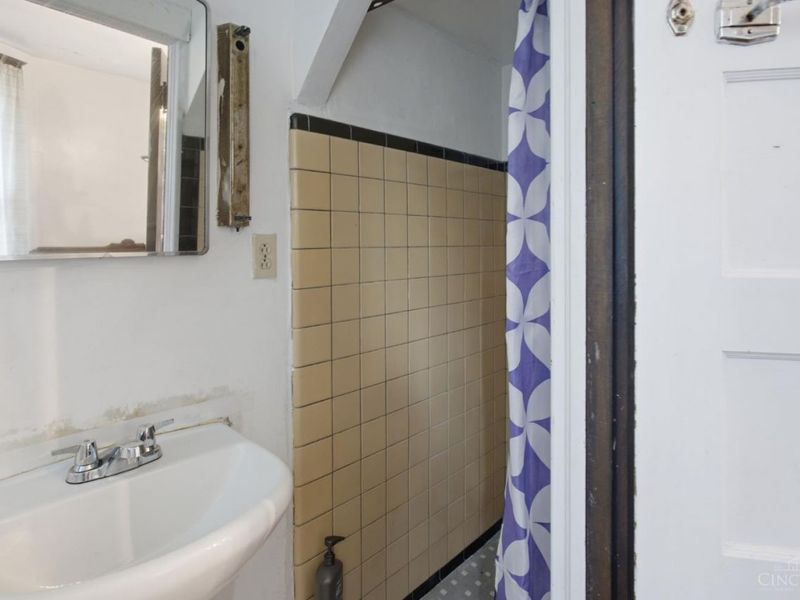 2035 Burnet Avenue, Cincinnati, OH 45219 Photo 15