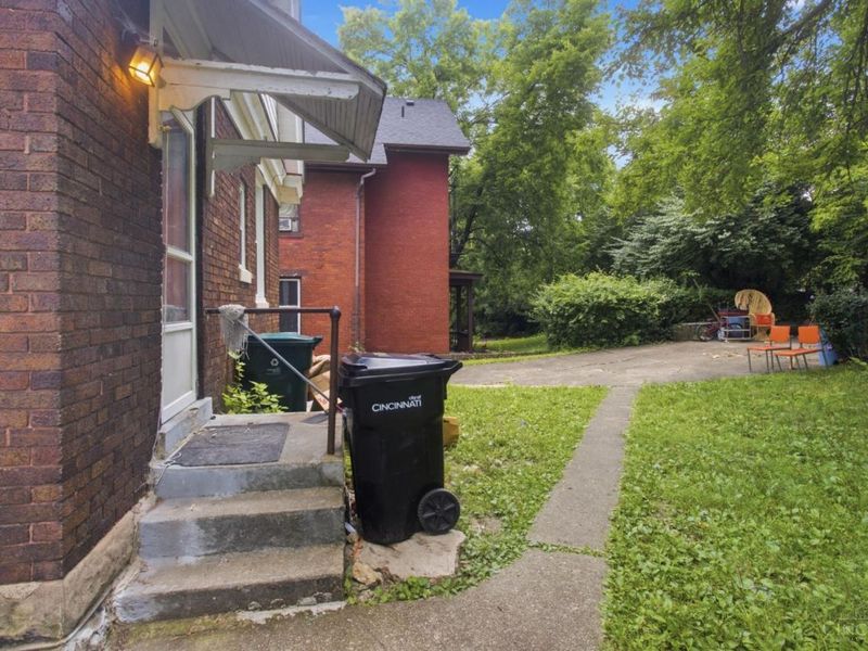 2035 Burnet Avenue, Cincinnati, OH 45219 Photo 24