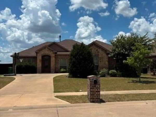 209 Newcastle Street , Waxahachie, TX 75165