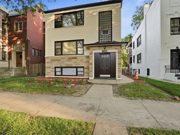 2507 W Coyle Avenue , Chicago, IL 60645