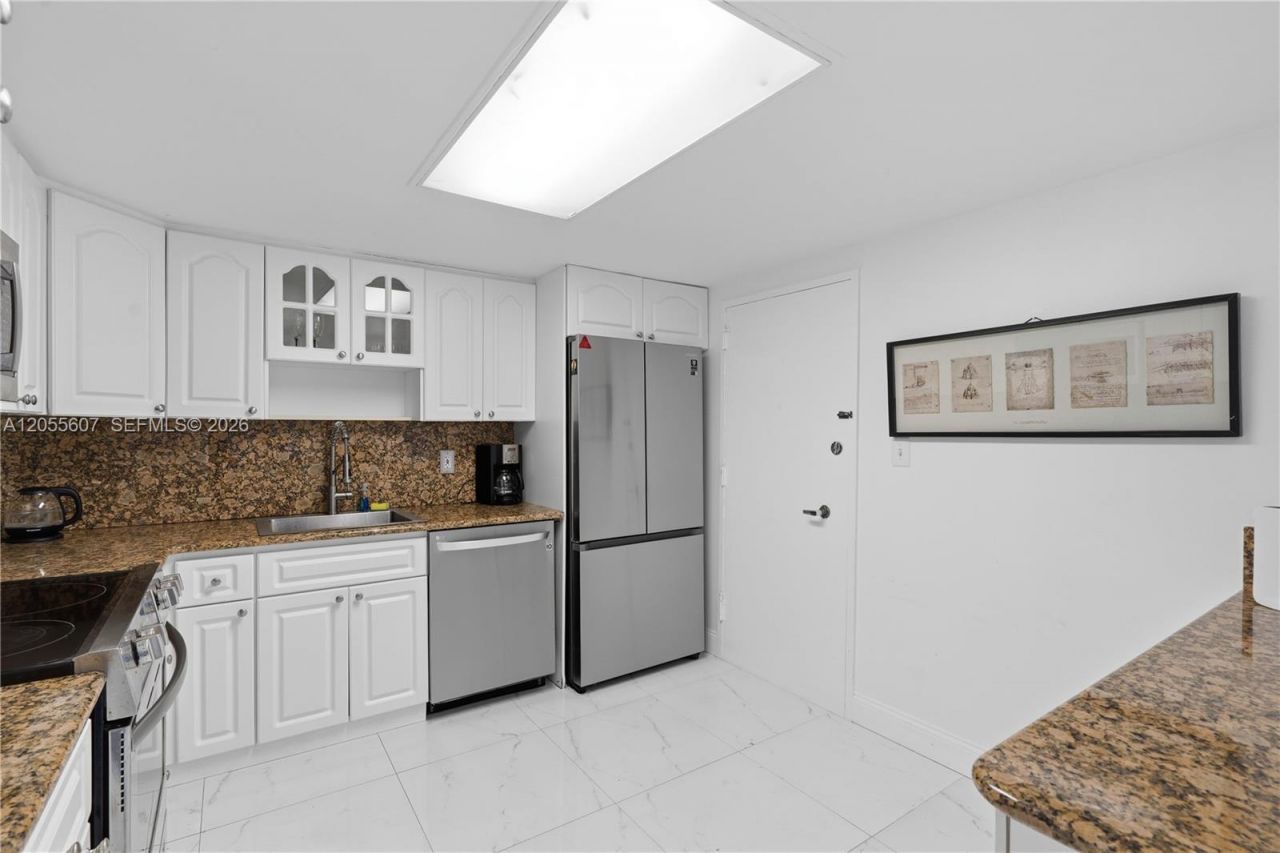 5151 Collins Ave , Unit 1027, Miami Beach, FL 33140 Photo