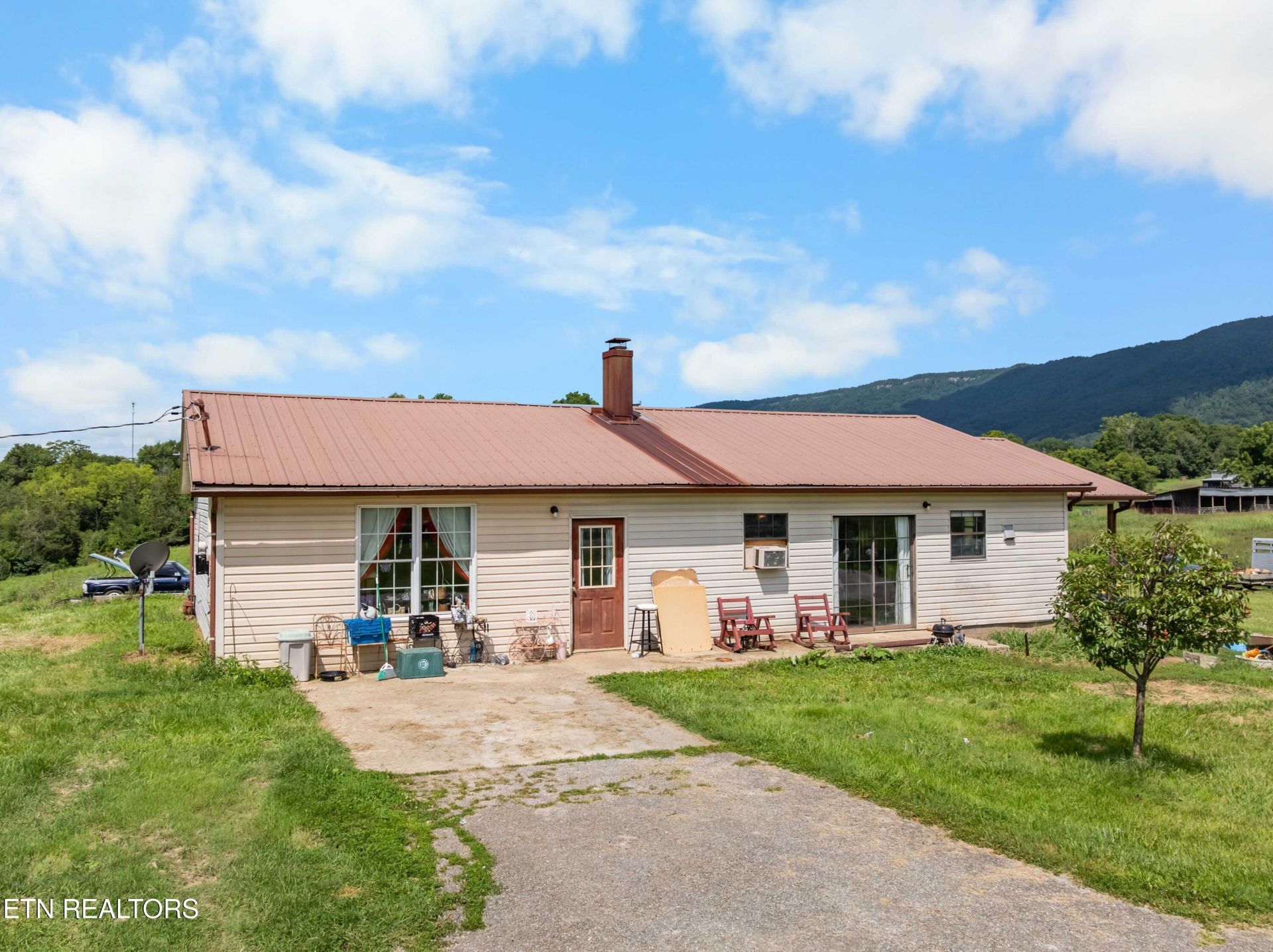 372 Farmers Lane, Lafollette, TN 37766 Main Photo