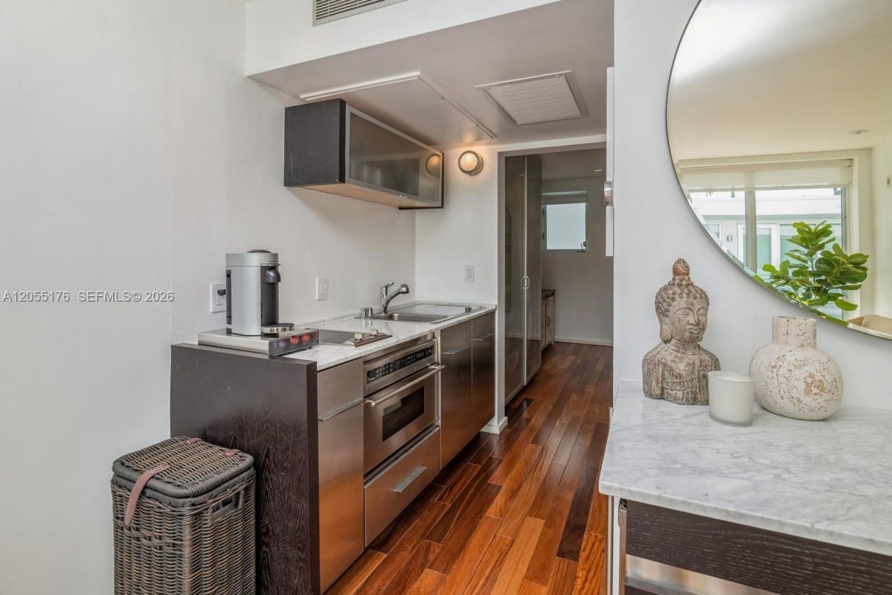 1601 West Ave , Unit 208, Miami Beach, FL 33139 Photo