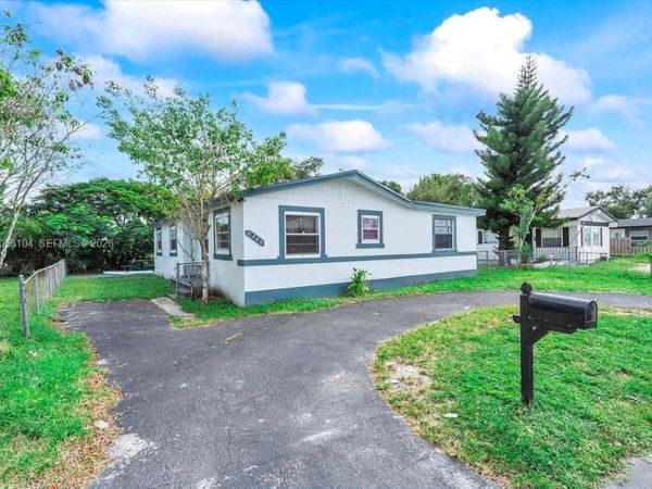2300 NW Nw 31st ave, Lauderdale Lakes, FL 33311
