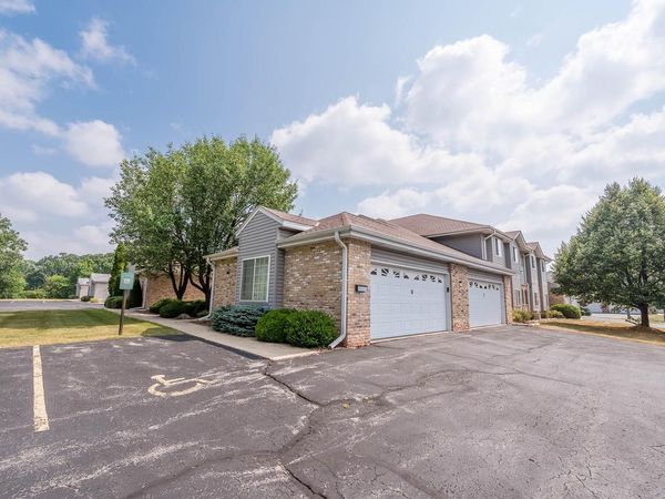 9131 S Aspen DRIVE, Unit 8, Oak Creek, WI 53154