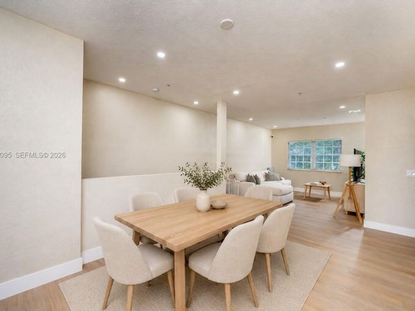 5600 NW 114th Pl, Unit 209, Doral, FL 33178