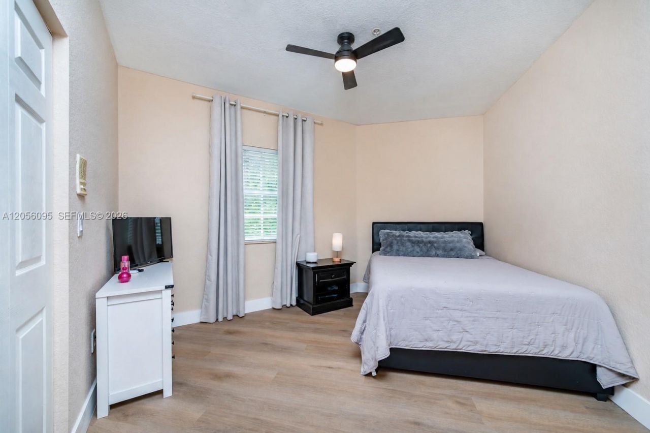5600 NW 114th Pl , Unit 209, Doral, FL 33178 Photo