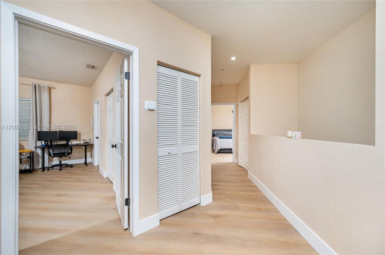 5600 NW 114th Pl , Unit 209, Doral, FL 33178 Photo